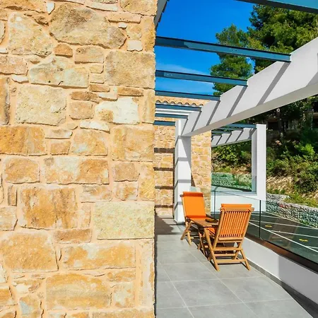 Epta Luxury Redefined Villa Ajía Paraszkeví
